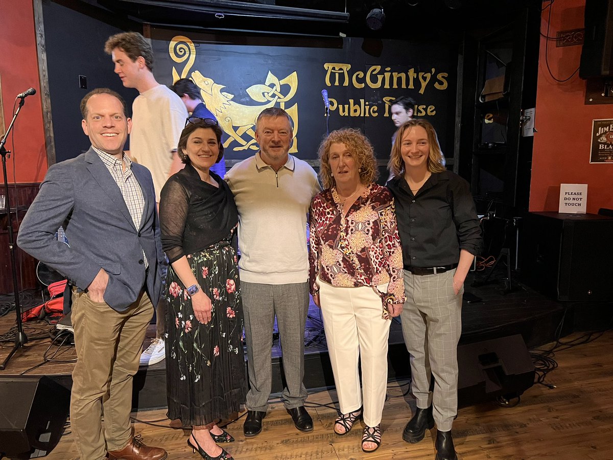 Two great ribbon cuttings in @SilverSpringMD at @EllsworthPlace this week! ✂️

Welcome to #dtss @Outback 🥩🇦🇺 and congrats to proprietor Mike Wise!! 

Congratulations to the Barry family, new owners of McGinty’s Public House🍻!!

And thank you @GSSChamber for including me!