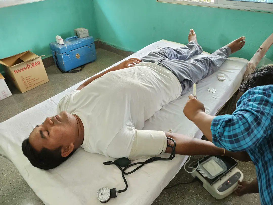 Loving Sairam.. On 21.04.2024, in Boudh District, the heat wave continue Despite this, 15 units of blood were collected under banner of Amruta Bindu in the blood donation camp organized by Badhigaon Samithi of Boudh District. #BloodDonation #amrutabindu #Boudh -Media Team