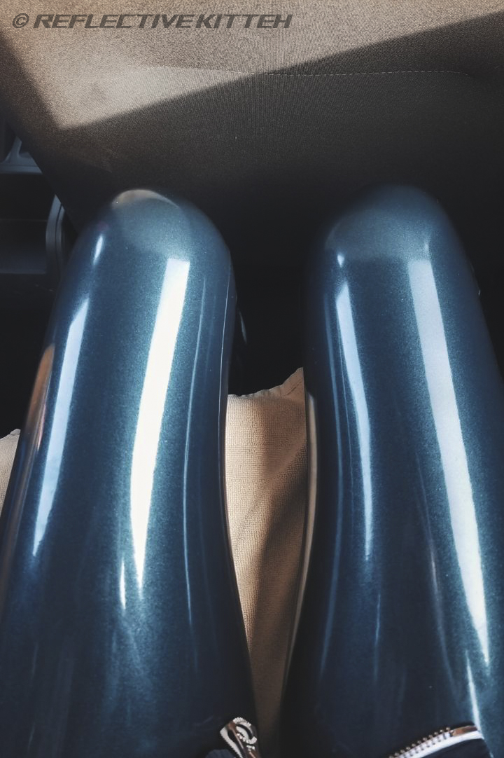 ReflectiveKitte's tweet image. Terribly shiny thighs &amp;lt;3
Latex leggings do be the best leggings :3