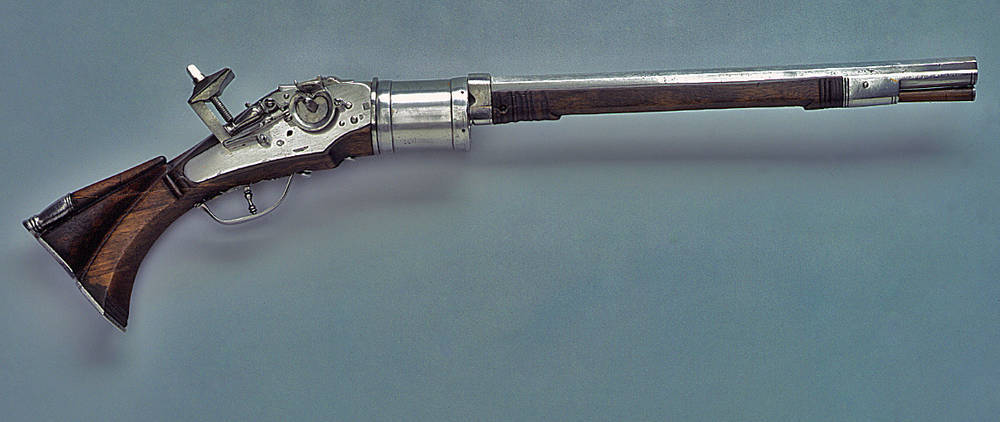 A #Wheellock #Carbine with a revolving cylinder

OaL: 24.2 in/61.5 cm
Barrel Length: 12.8 in/32.6 cm
Bore: 0.37 in/9.5 mm
Weight: 3.5 lbs/1574 g

#Nuremberg #Germany, ca 1610 housed at the @skdmuseum 

#weapons #firearms #hre #holyromanempire #earlymodern #skdmuseum #art #history