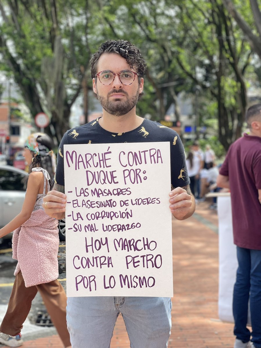 danielduquev's tweet photo. 20 masacres y 49 líderes asesinados en lo que va de 2024, escándalos graves de corrupción que involucran a personas del gobierno como Benedetti, Sarabia y hasta el presidente de Ecopetrol, improvisación todos los días. Presidente, escuche al país. 🇨🇴 https://t.co/hzJR7acQLZ
