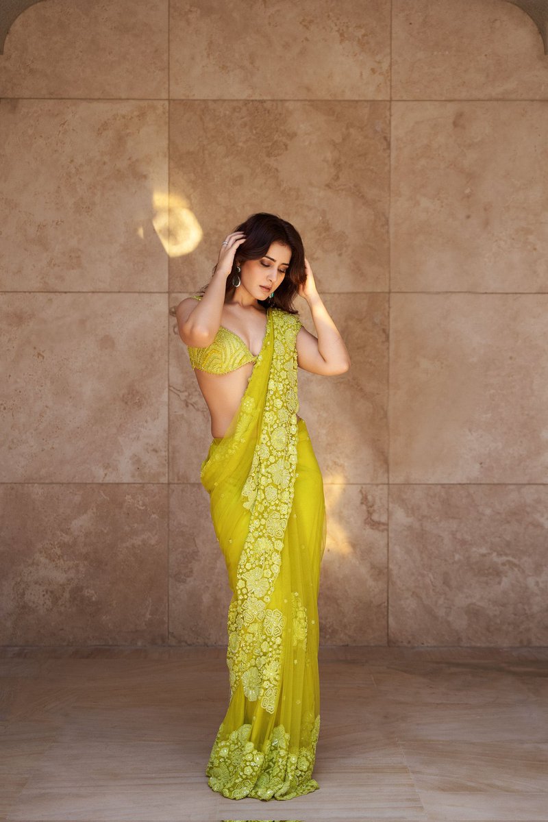 Gorgeous #RaashiKhanna ❤️❤️

#ActressWorld #ActressGallery 😍😍