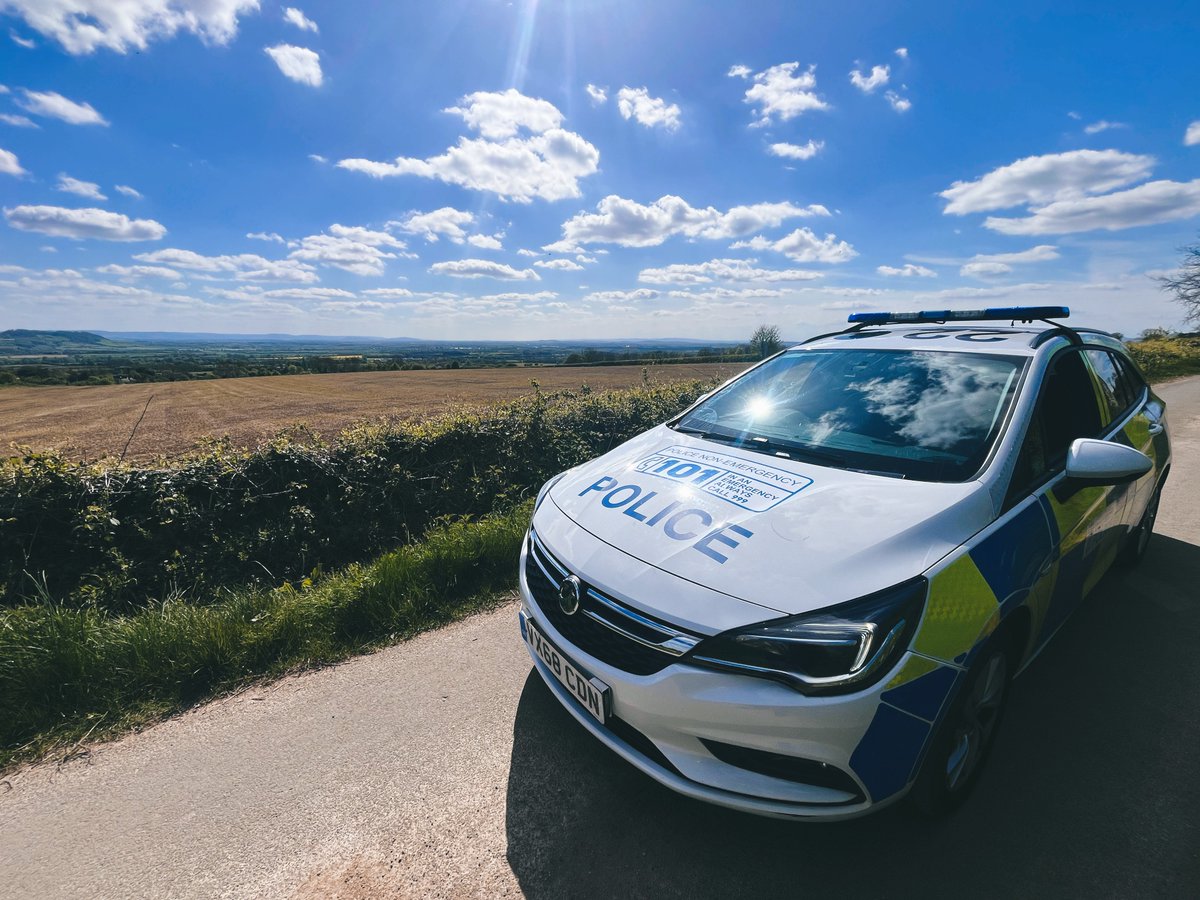 #PCSOSmith and #PCSODoughty this afternoon have been out and about across the #PershoreRural patch! 🚓

Patrols of #Birlingham, #Eckington, #Defford, #Kemerton, #Overbury and more! 

Great to see everyone enjoying the weather! ⛅️

#VisibleInTheCommunity @InspDaveWise