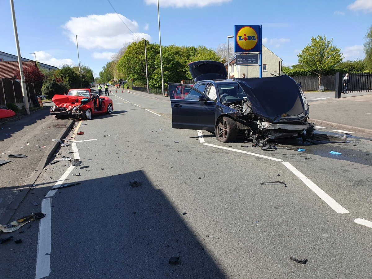 Halesowen NHT have been in attendance on Halesowen Road Netherton this afternoon following a road traffic collision. Thank you to all those emergency services in attendance. #keepourroadssafe