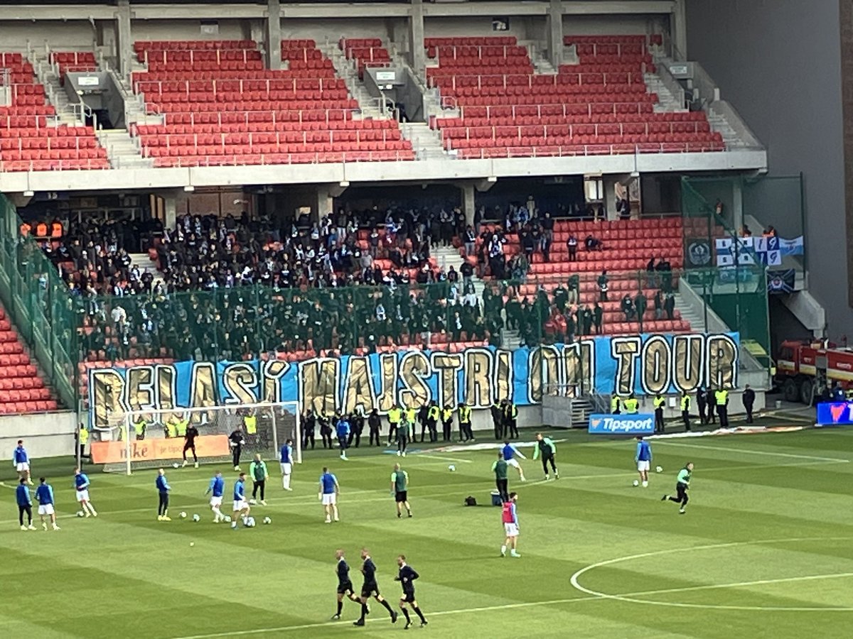 VlaskoFanklub's tweet photo. Uz som to pochopil. Na vyjazdy sa chodi az ked ziskas titul… #spaslo #bavmesaolige https://t.co/GWBtIvd4Ss