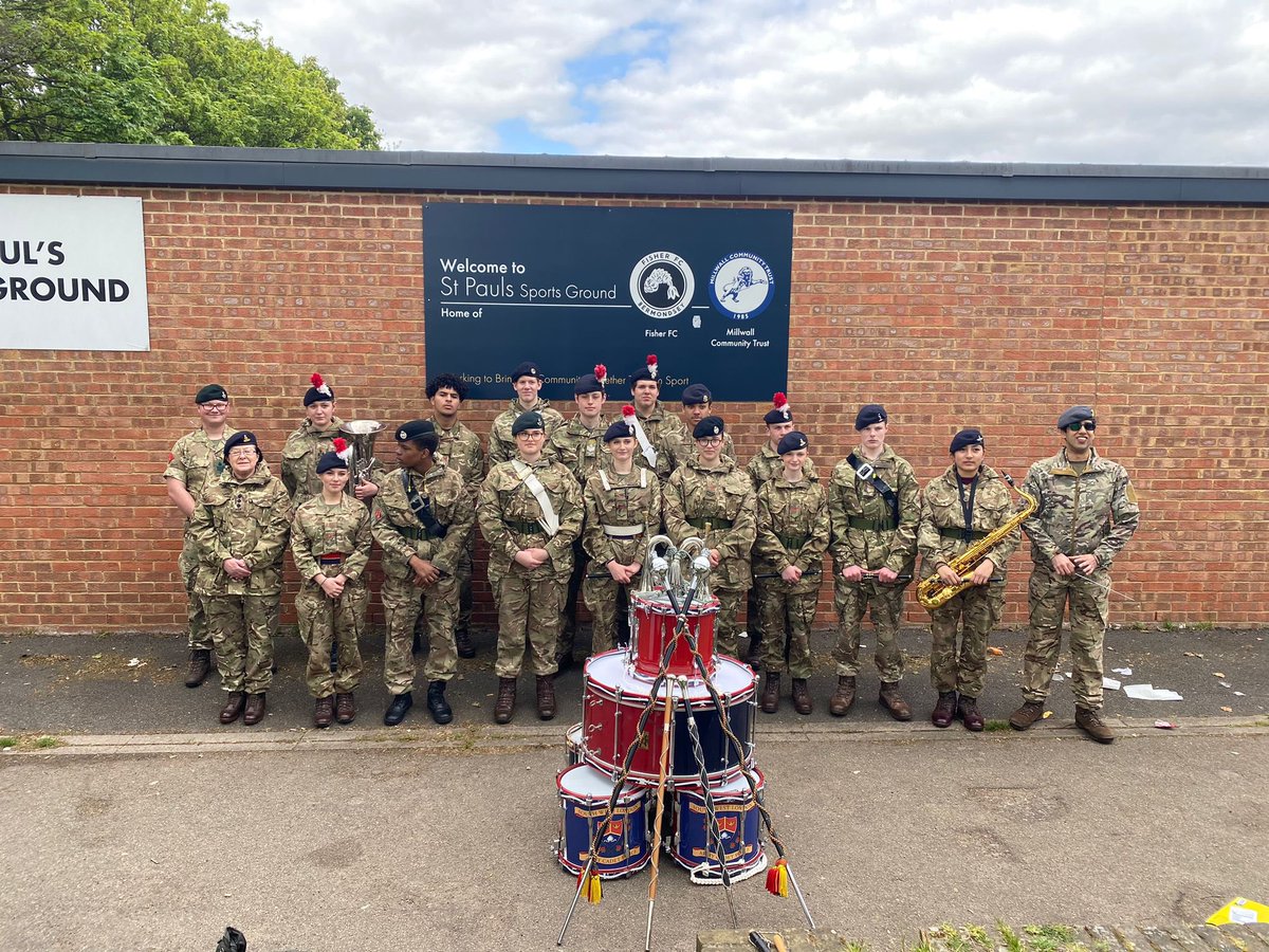 FisherFC's tweet photo. Thanks to the London District Cadets Central Band and the Massed London District Army Cadet Force Corps of Drums for providing entertainment for all the runners and crowds by our St Paul’s ground at today’s @LondonMarathon https://t.co/Bmrt1Hr08Z