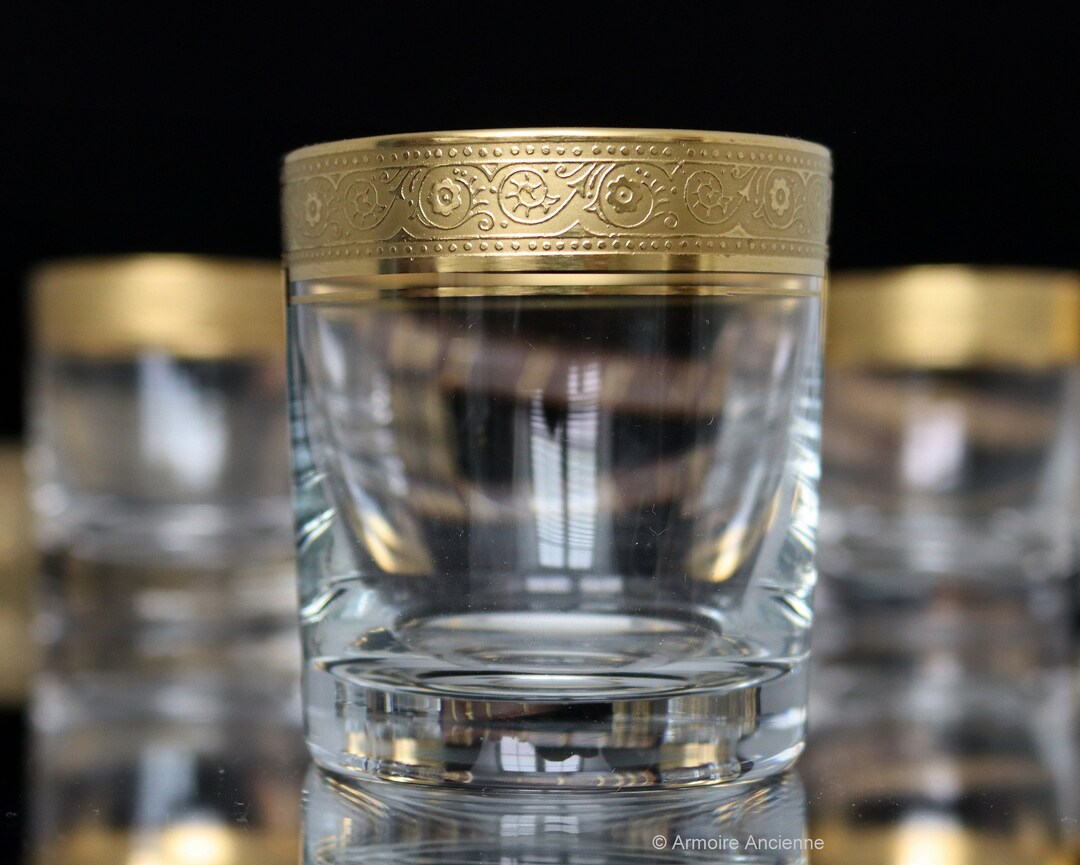 Small APERITIF Glasses with Gold Rim - THERESIENTHAL | Set of 4 by ArmoireAncienne dlvr.it/T5pbsT #vintagebarware #luxuryhome #vintagegifts