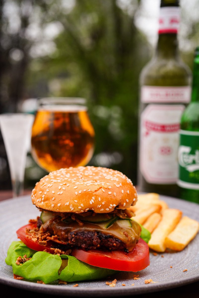 saralinefrisk's tweet photo. The Copenhagen Smashburger with homemade rémoulade, fried onions, grilled over @jdcharcoal! 🔥 Smash or Pass? #bjornbitesandbooze https://t.co/ugiOrvtEQG