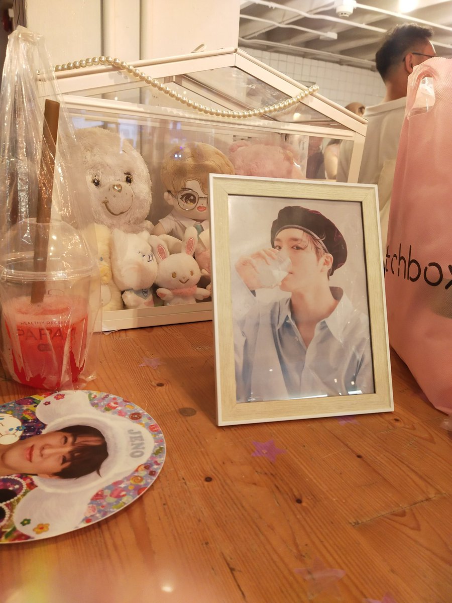 taetenjae_10017's tweet photo. คาเฟ่น่ารักสุดๆ พี่ๆสตาฟในงานก็น่ารักมากๆเลย ขอบคุณที่จัดงานน่าค่างานน่ารักมากๆ รอไปงานหน้านะคะ!! 
#BirthdayBoyCafe
#HAPPYJENODAY https://t.co/sMrDOeJC8B