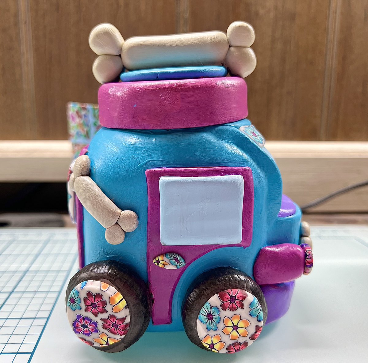 If doggos could drive … they’d surely drive a Mini Treato & go Camping in Treatabago!🥳😂 Both are stash jars!🥳🥰 Hope you enjoy the sneak peeks!🥳🥰🐾😘 #TurboTugandTink