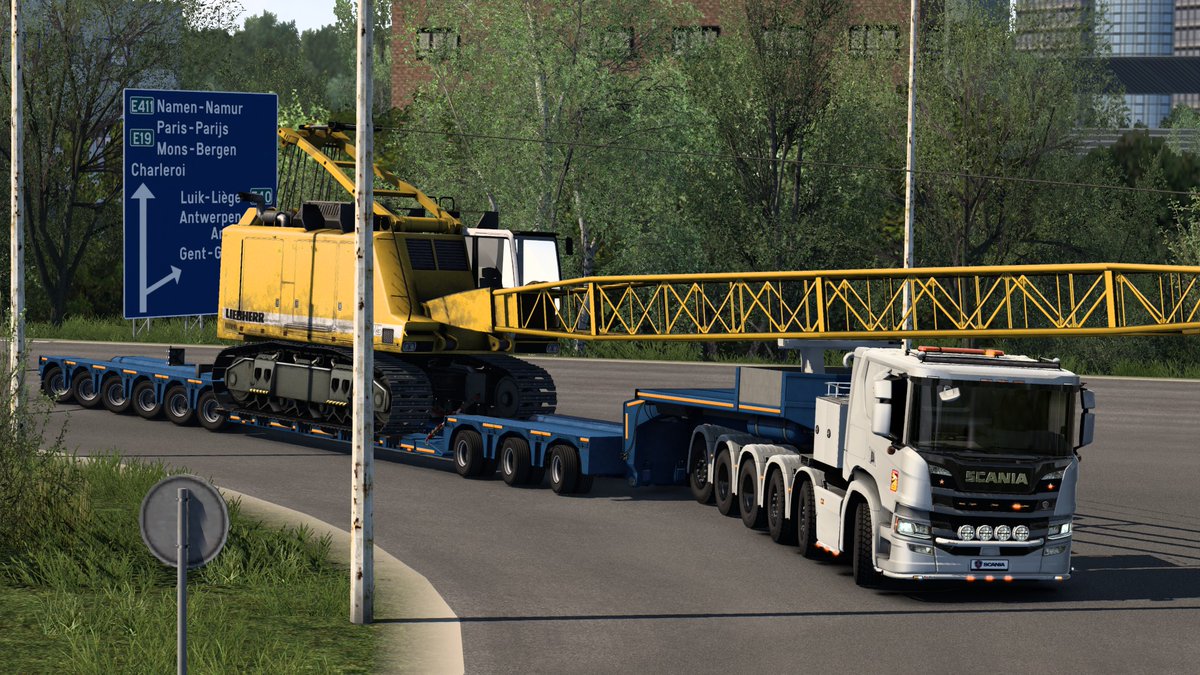 AlexejBonet's tweet photo. #scani P500 and 105 tons crane https://t.co/WhqHhfFRBW