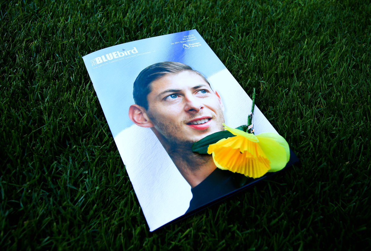 ActuFoot_'s tweet photo. 🚨 Cardiff réclame maintenant 120 M€ au FC Nantes après une réestimation de son "préjudice économique" suite au décès d'Emiliano Sala. 🤮

Dans une étude, le club estimerait qu'il aurait eu 54% de chance de se maintenir avec l'attaquant...

(@lequipe) https://t.co/df5qhcRCfZ