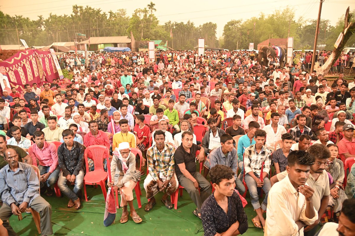 Braving rain, people of Hailakandi turned out in large numbers in support of the NDA Mitrajot. My gratitude to all. The Congress party only takes the votes of religious minorities. After the elections, the Congress party turns its back on them. The NDA Government has brought