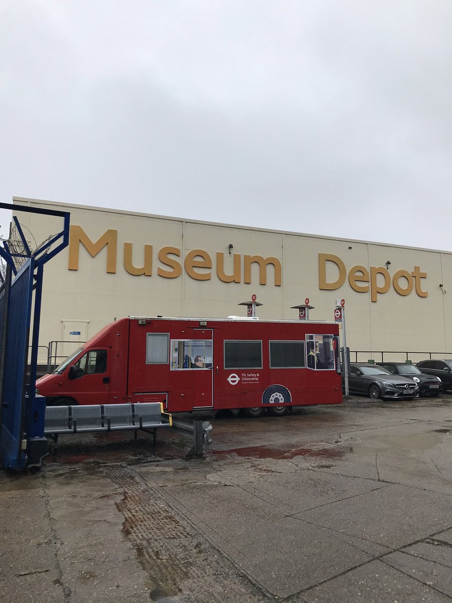 @neilfmendoza @sciencemuseum @DCMS @edvaizey @nmdcnews @ahrcpress It’s impressive. Our @ltmuseum curators have visited Wroughton.

We’re also filling up at our Museum Depot in Acton. You should come have a look! 

Proper collections storage conditions is a growing challenge for many museums, especially for those especially *large* items.