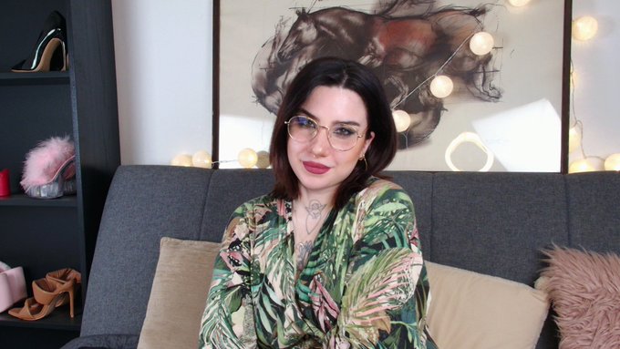 Streaming live now! https://t.co/Bpfw3SHPC2 https://t.co/IToIMl7w2j<a href="/tag/gothgirl"class="tags"><span>#gothgirl</span></a><a href="/tag/streamergirl"class="tags"><span>#streamergirl</span></a><a href="/tag/girlstreamer"class="tags"><span>#girlstreamer</span></a>