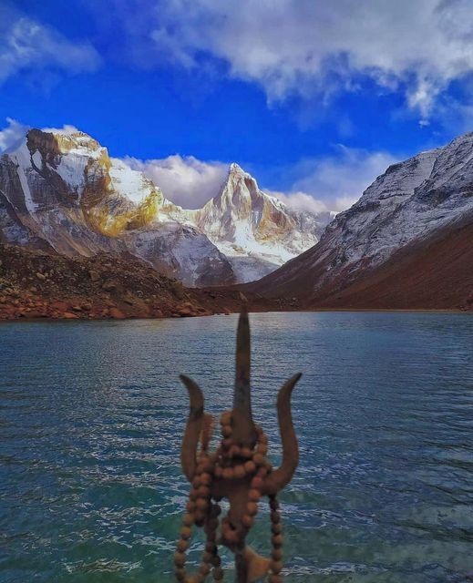 Divine presence of Shiva 

At Kedartal A stunning glacial lake, one of the most beautiful high-altitude lakes (above 4,700 m) in Uttarakhand.