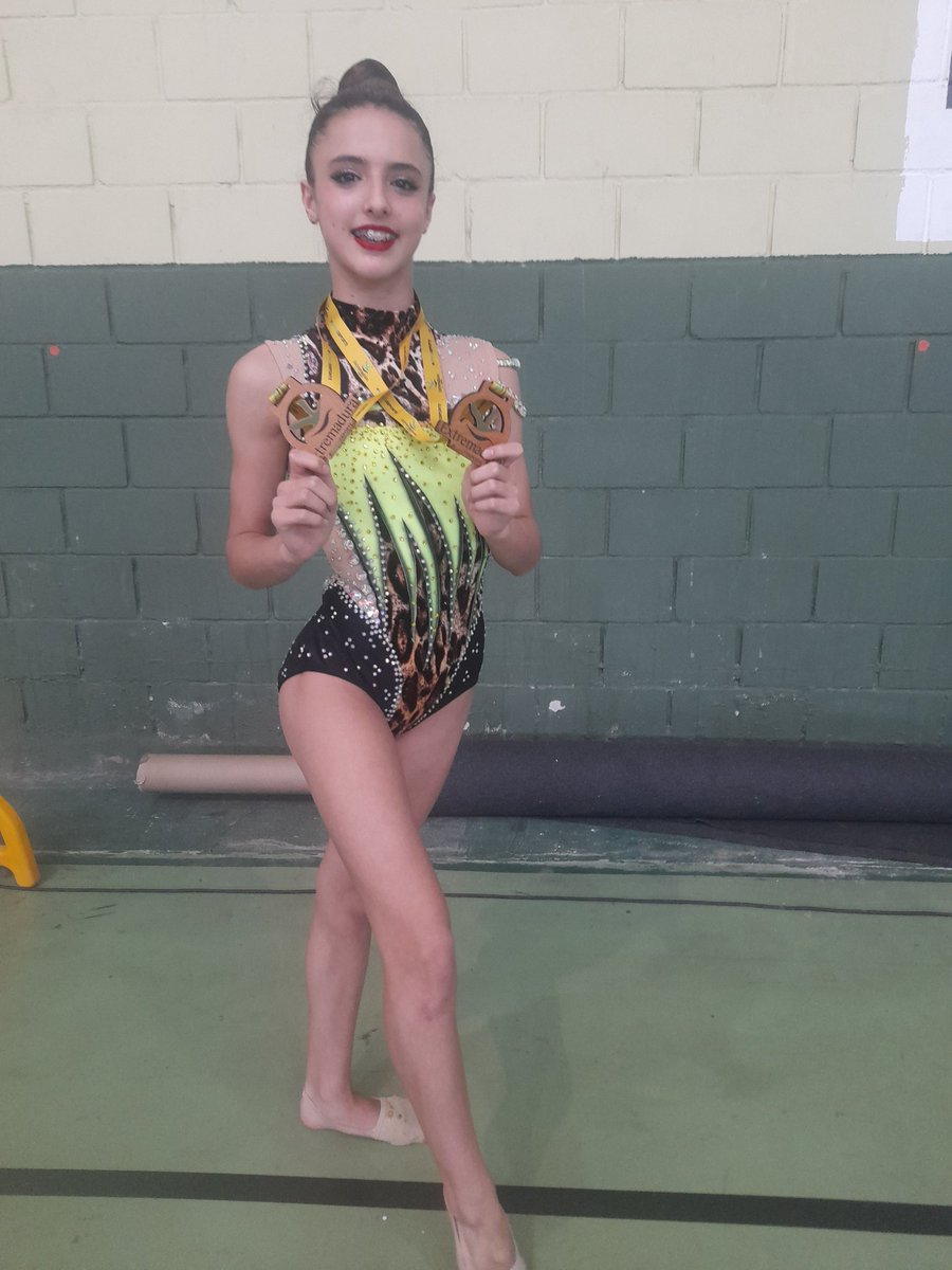 La gimnasta Isabel Fernández, única representante en este nivel del Club Gimnástico Almendralejo Extremadura, ha logrado dos medallas de oro, tanto en su ejercicio de pelota como en el de mazas, en la primera fase autonómica del nivel absoluto individual.