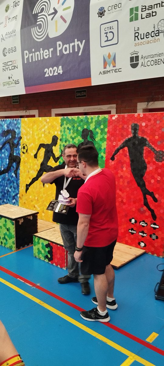 3dsat_es's tweet photo. Encantados de regalar alegría en esta gran fiesta de la impresión 3D @3DPrinterParty Felicidades al ganador!! https://t.co/qfgIW4pX31