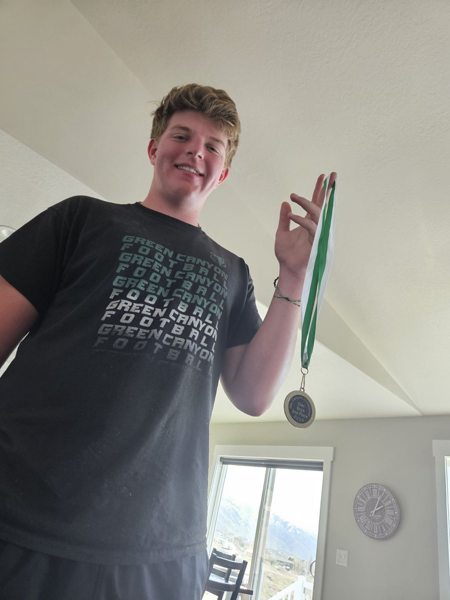 Will_P50's tweet photo. Psyched about placing 2nd for disk at the Sky Canyon meet #linemenmakethebestthrowers
#greencanyontrack #discus #firstplacenexttime #gowolves https://t.co/XDiz8vXrPU