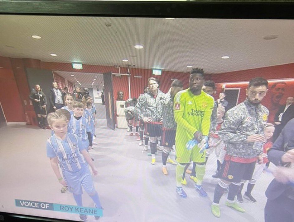 stevenKloppLFC2's tweet photo. No wonder United are winning https://t.co/7c3E8i2M9a