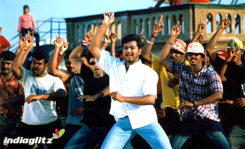 These are pictures from I saved when Ghilli was released back in April 2004 when Indiaglitz and Galatta was active websites

The first Vijay movie I watched repeatedly in pirate cd 😪

#20YearsofGhilli #GhilliReRelease