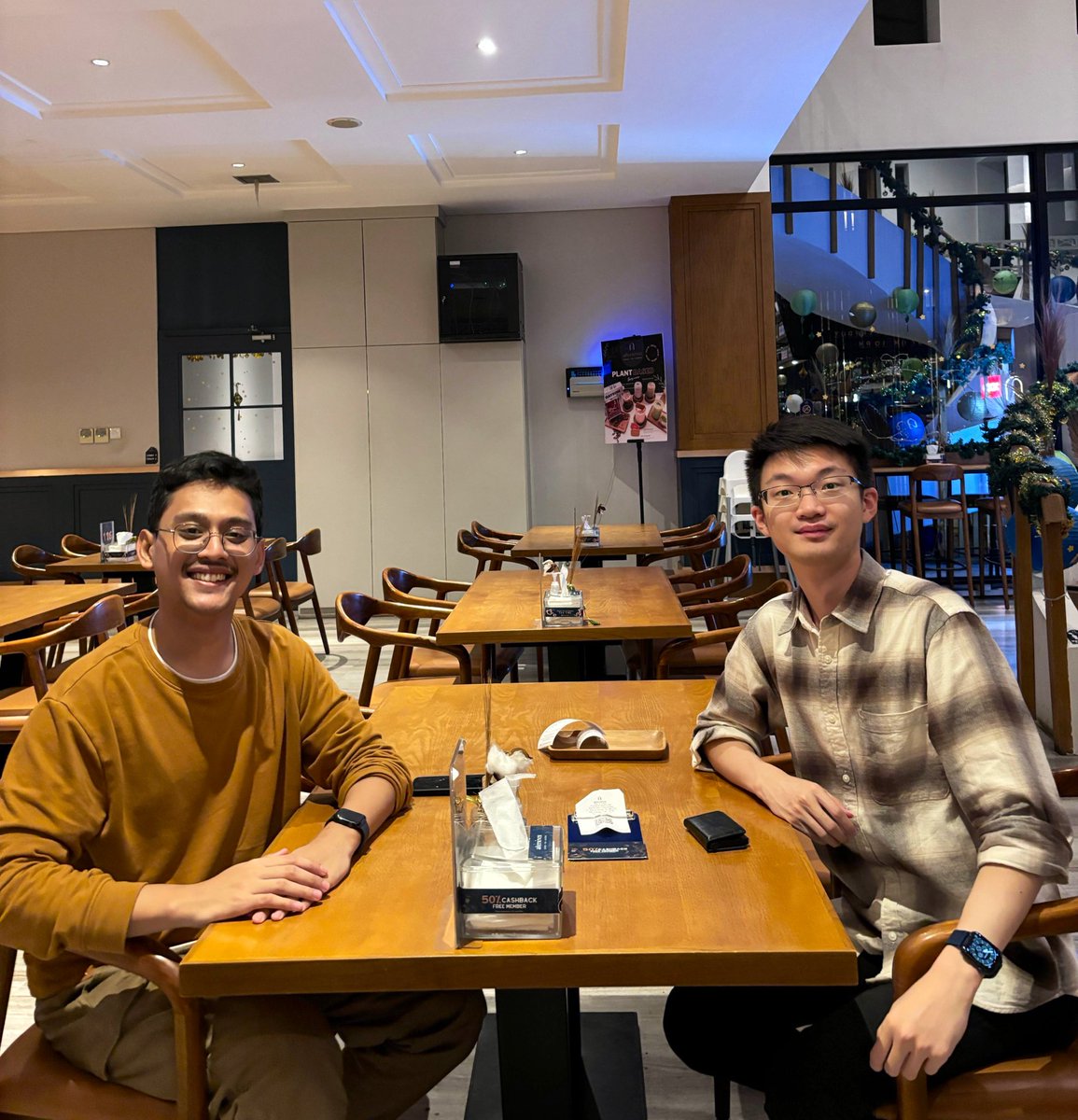 Selalu seru ngomongin edtech landscape & potential sama @NathPribady, sampe tutup cafenya Catch up sebelum nanti Nath berangkat ke @Columbia