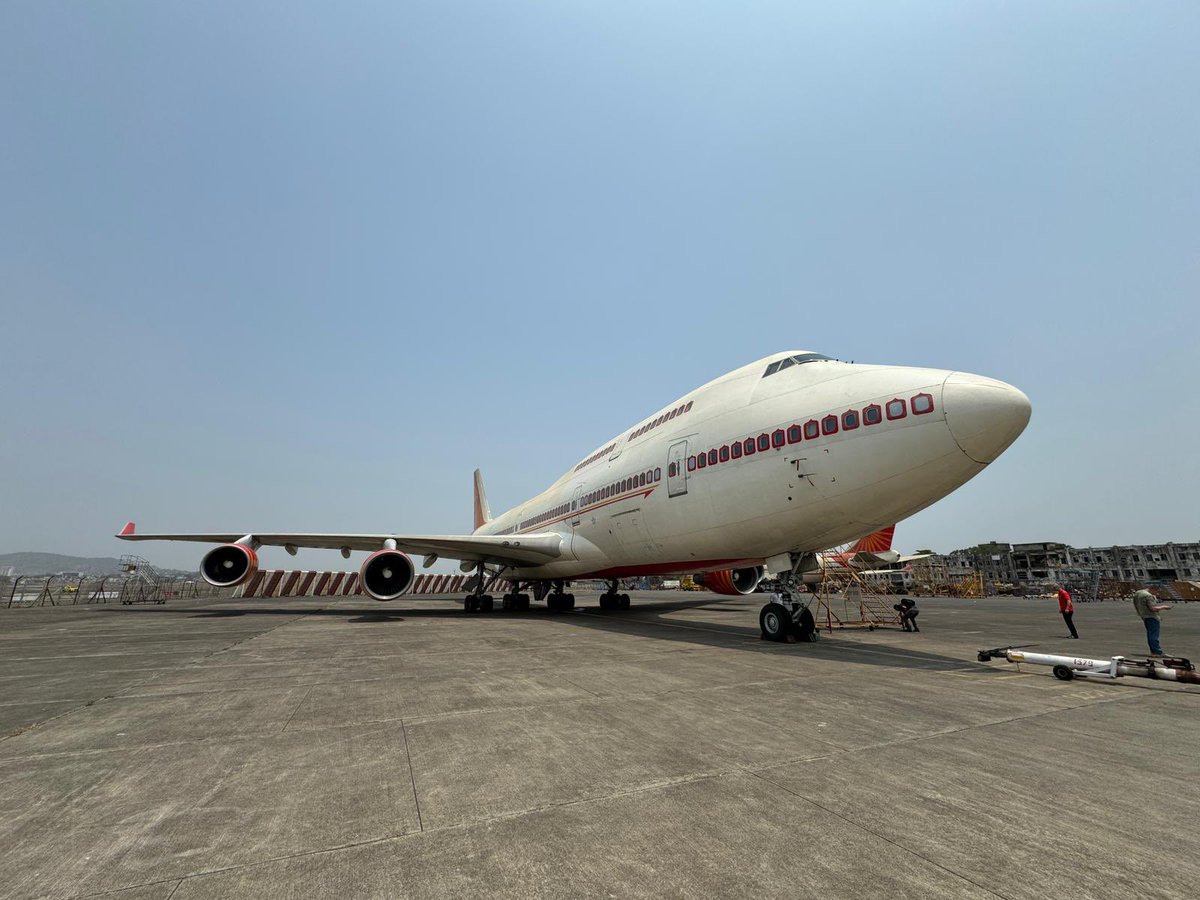 Nomadic_OMD's tweet photo. L👀k what we have here! The first of several ex @airindia B747-400 PAX aircraft that were moving from Mumbai to the USA.

 #avgeek #thequeen #b747 #airindia https://t.co/d9WAIx3RBY