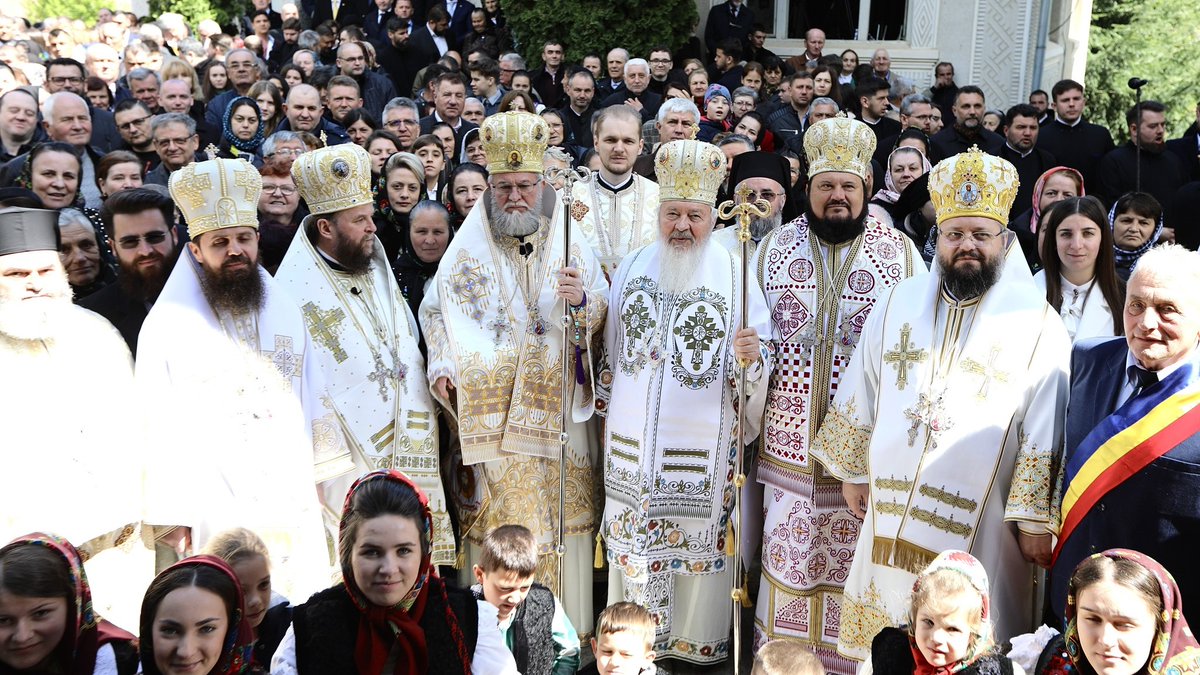AgentiaBasilica's tweet photo. La Rohia au fost aniversați treizeci de ani de slujire arhierească a Episcopului Maramureșului și Sătmarului

https://t.co/NeACJtyT0D https://t.co/bZo8TeJ81X