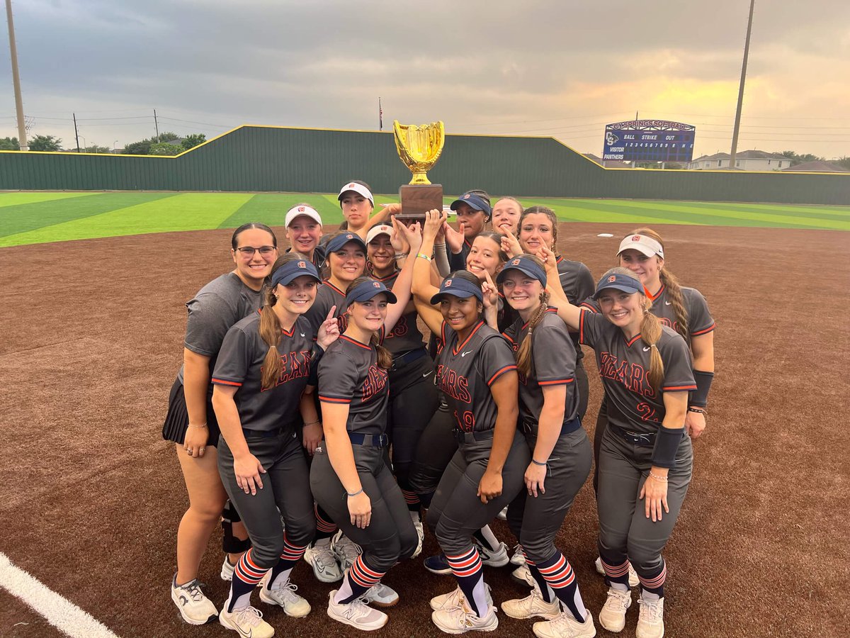 TaylorMadysen's tweet photo. District champs!! @Bridgeland_SB @CoachChurchie @whyyousogood @CoachBerry33 @Coach_Cump https://t.co/ETkG2ECVeI