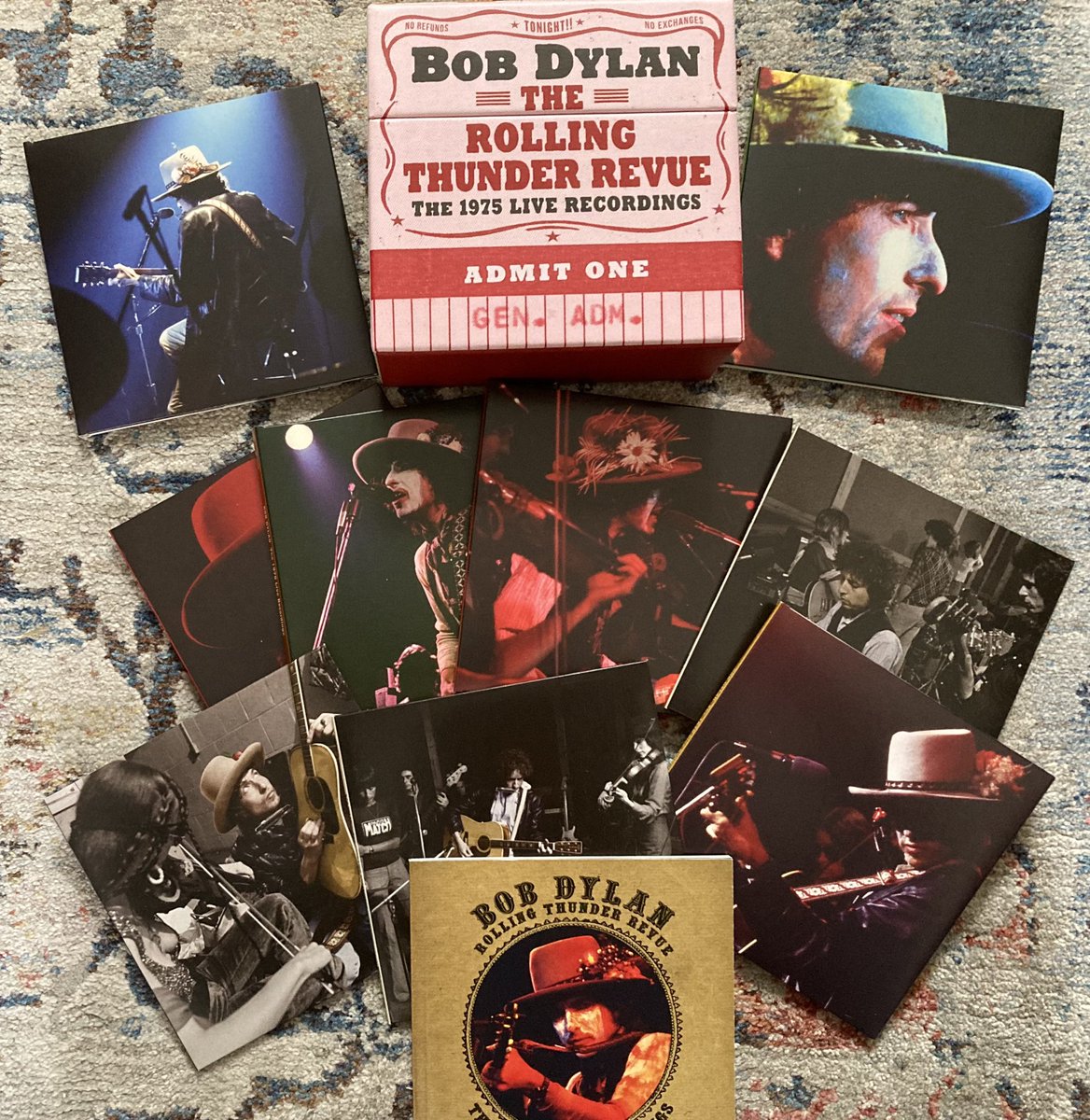 TRextasyBand's tweet photo. Listening to a couple of CDs from this fantastic Bob Dylan 14 CD set - ‘The Rolling Thunder Revue 1975’. #bobdylan @bobdylan @bobdylancenter @BobDylanPolls #1970s #1975 #rollingthunderreview #cdset #boxset #electric #acoustic #livemusic https://t.co/QTp6MVi5bY