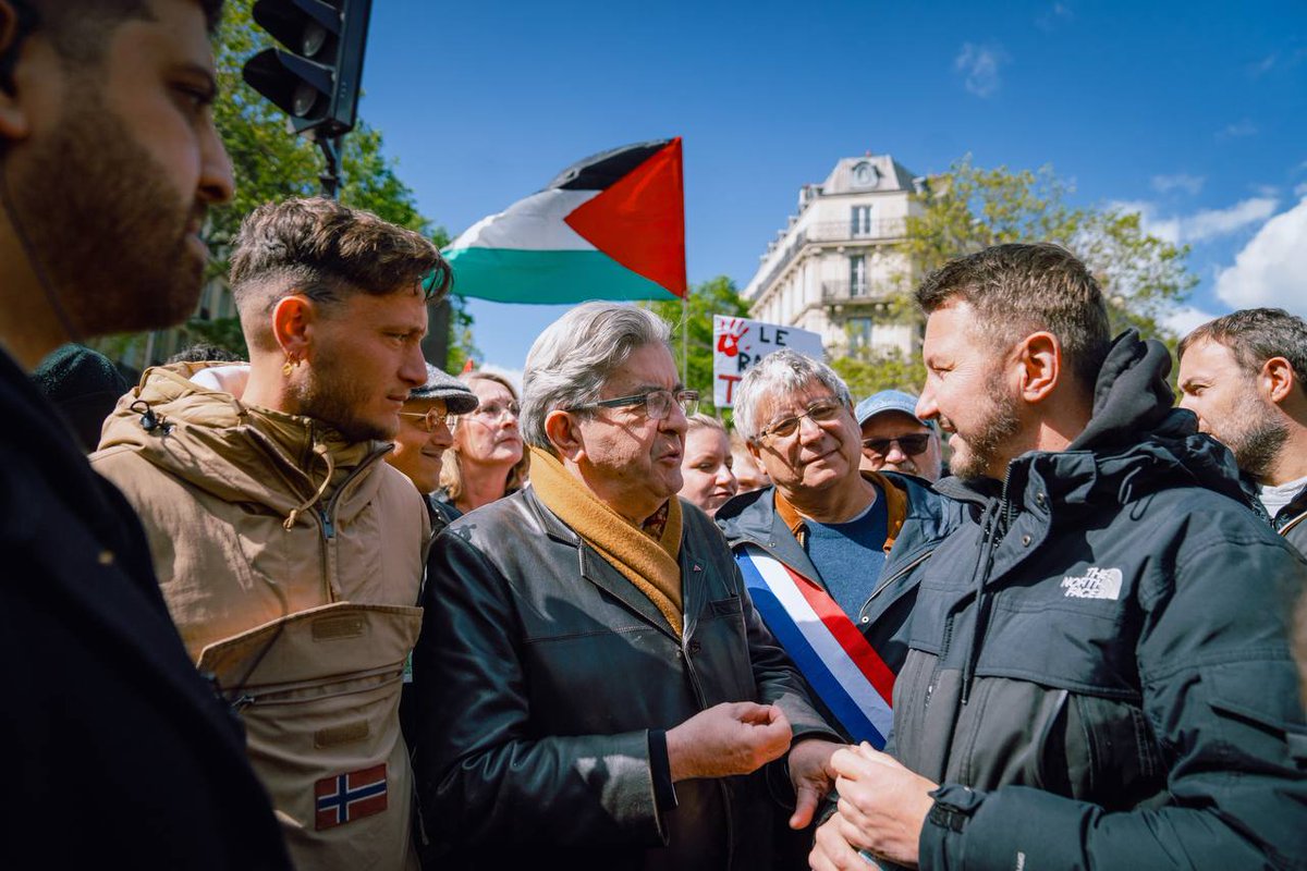 JLMelenchon's tweet photo. Contre le racisme ! Pour la paix ! On est des milliers aujourd’hui à Paris malgré les tentatives d’interdiction du Ministère de l’Intérieur. https://t.co/T4CjM3jwO5