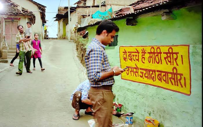 Who would you like to tag with this famous scene from the web series Panchayat? 

May be 'Chara Chor'. 😂