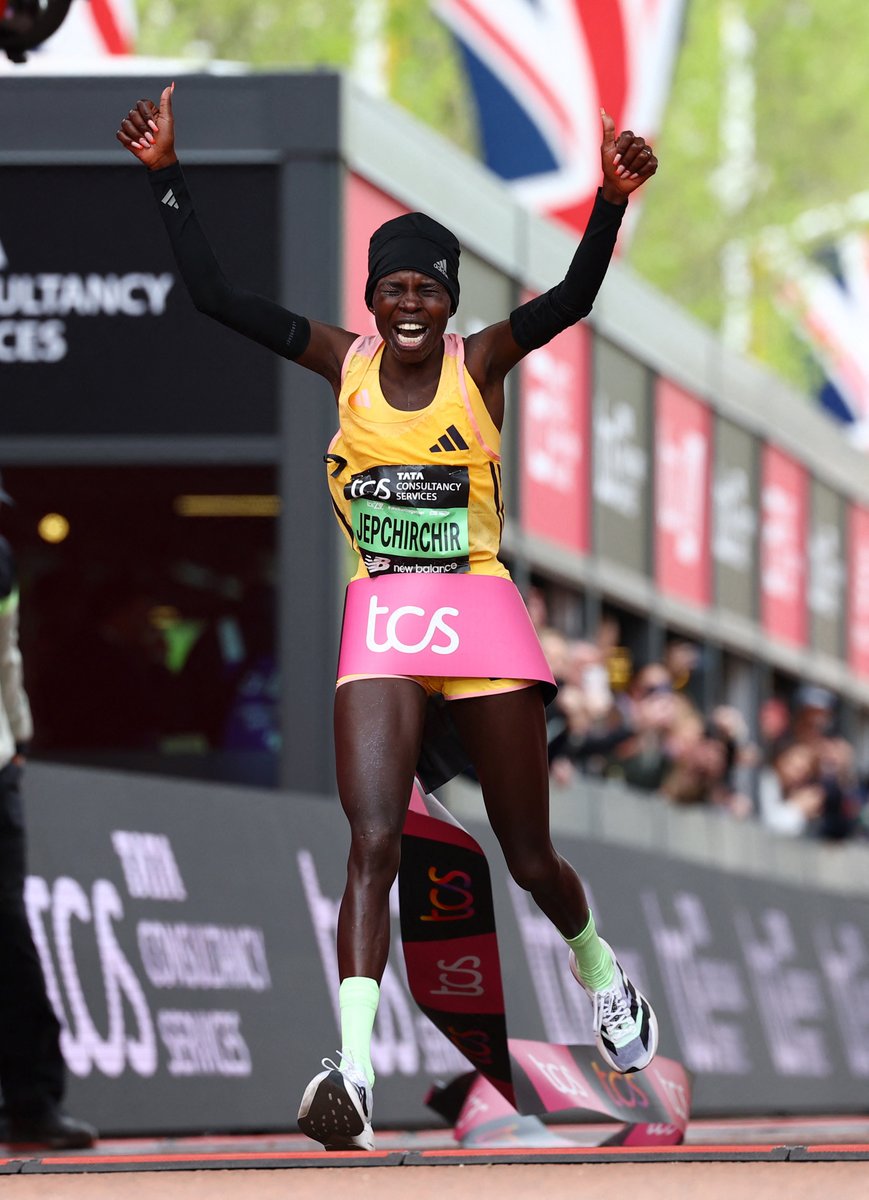 Olympic champion Peres Jepchirchir of Kenya has hade history at the London marathon.🥇 She broke the women's only world-record, finishing the race in two hours 16 minutes and 16 seconds 6 seconds. 🏃🏾‍♀️ More here --> bbc.in/446cpbn