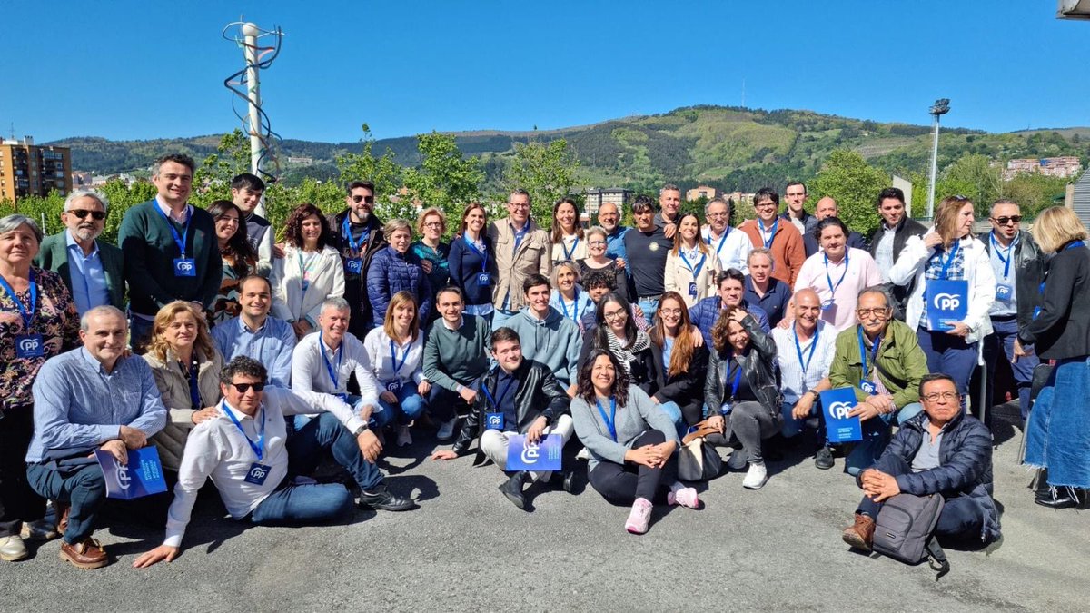 ppdealcala's tweet image. 🔵 Con nuestro secretario general del @ppmadrid @SerranoAlfonso en la jornada electoral del País Vasco apoyando a nuestros compañeros del @PPVasco @PPdeBasauri 

#ApoderadosPPVasco
#EquipoPPVasco
