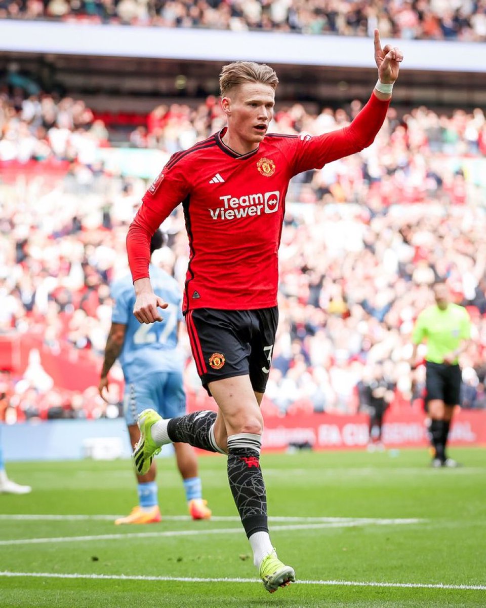 Scott mctominay has more non penalty goals than Cole palmer this season🥶