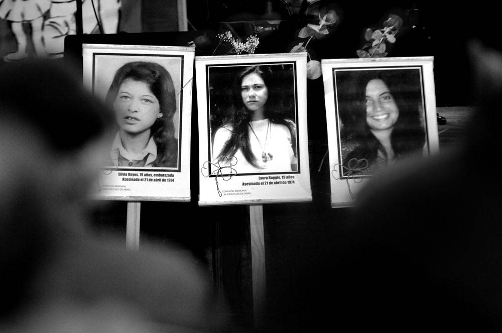 50 años del asesinato de las muchachas de abril Compañeras: Diana Maidanick, Laura Raggio y Silvia Reyes ¡PRESENTES AHORA Y SIEMPRE! Foto: Javier Calvelo