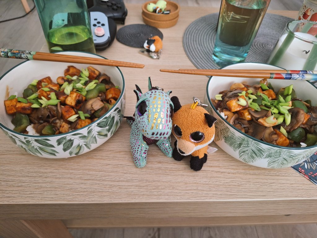 dwukwiatek's tweet photo. Weekend date and meeting new friends 🦊🐲 💕 🐳🐧 https://t.co/UOx9j4RFIk