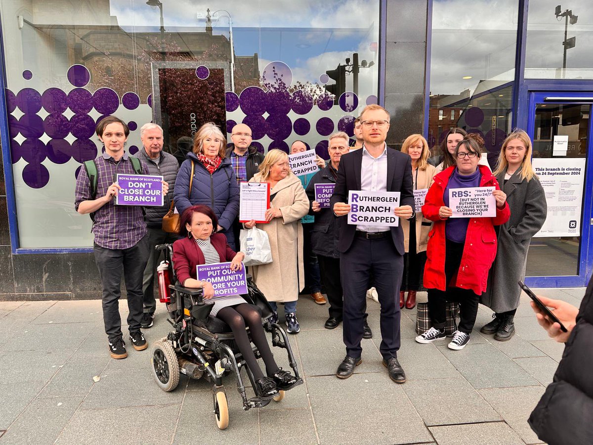 RBS are threatening to close their Branch on Rutherglen Main Street. Was pleased to join others in Rutherglen Main Street to launch the petition with @mgshanks to save it. Please show your support by signing the petition👇 michaelshanks.org.uk/rbspetition/