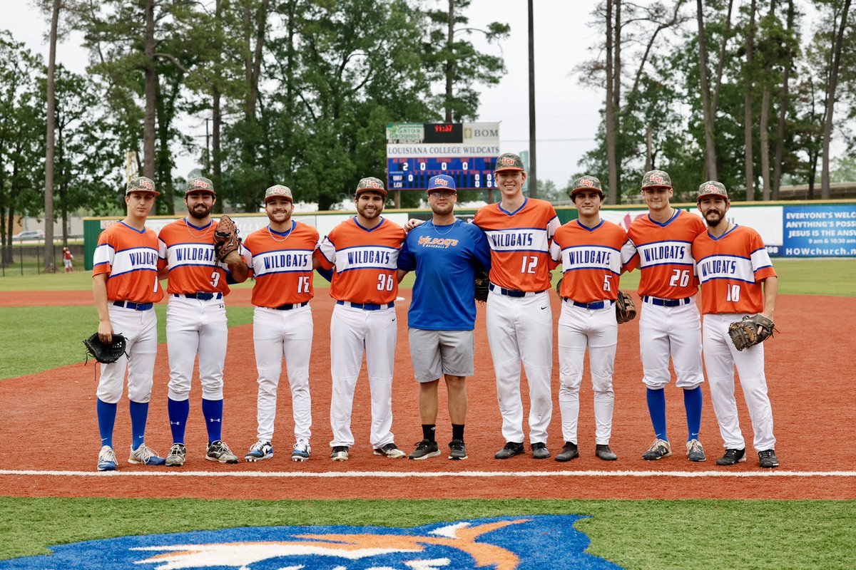 Wanted to give one more big shoutout to our 2024 Seniors!!!

Thank you men for everything you’ve done on “The Hill” 🫡

#ClawsUp ⬆️ | #ThankYouSeniors 🎓