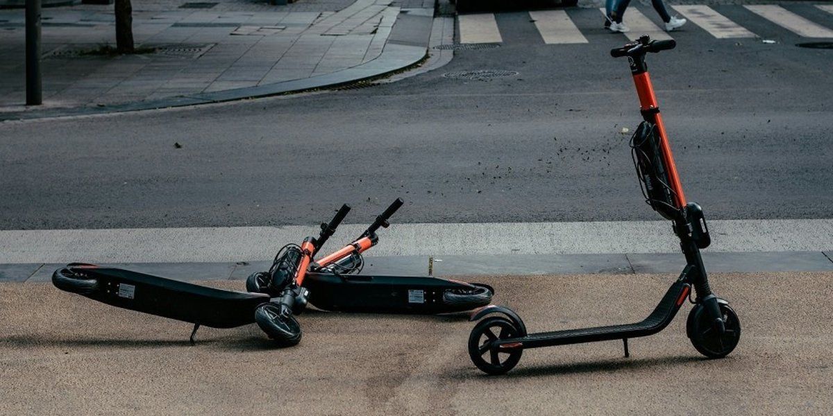 Serious injuries as a result of e-scooter accidents are on the rise. Take a look at our guidance on when, where and how to use e-scooters and other 'powered transporters' 👀 buff.ly/2Vewfln #electricscooter #escootersuk #escootersafety #electricscooterguide #ebikesafety