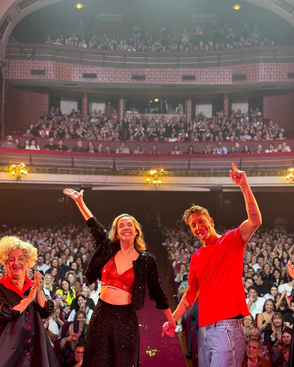 RockyTeatro's tweet photo. Por la gran demanda mañana nuevas funciones a la venta! 
Gracias al público por el amor y acompañarnos tanto!
Entradas acá👉🏽 https://t.co/W731ZDjlc2 o boletería del teatro! #Tootsie la obra más vista del país!! Todo lo que nos desean a nosotros el doble para ustedes!! 
🙌🏽🎭❤️👆🏽 https://t.co/KFQW8TyQZH