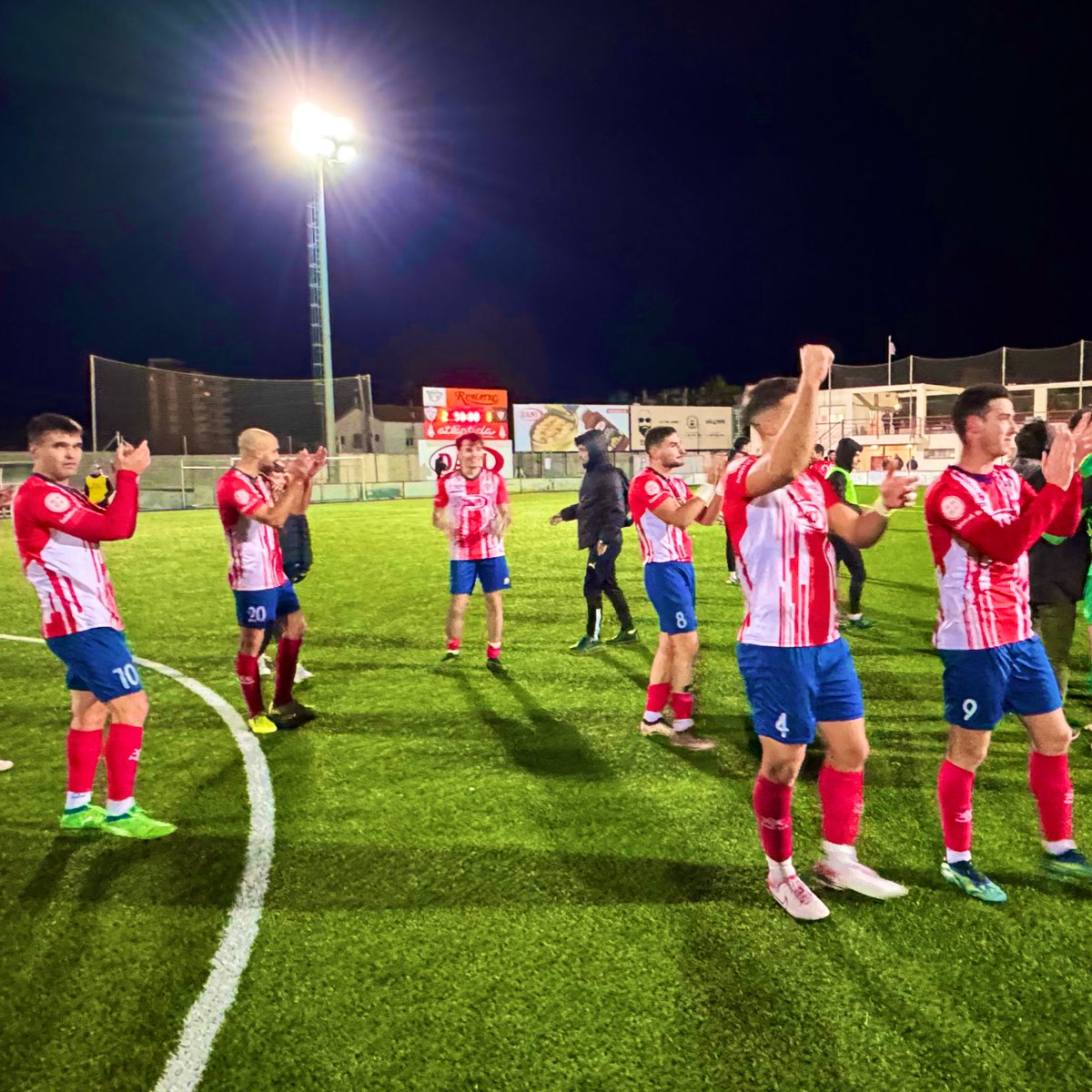🔴⚪️🔴⚪️ Històric! El resultat d’ahir, amb la combinació de resultats d’avui, converteixen a la Unió Esportiva Vilassar de Mar matemàticament en equip de play-off 🔝

Som #equip, som #unió, som #futbolcat! #3RFEF 

#ConservesDani