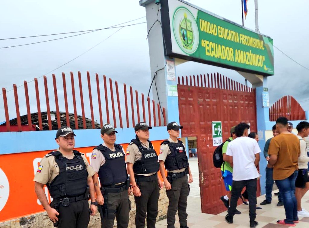 PoliciaEcuador's tweet photo. #AHORA ||
En #RuedaDePrensa informamos los avances de la operatividad obtenida de #PolicíaEcuador, durante el proceso electoral de
#ReferéndumYConsulta2024 en todo el país🇪🇨
📍Preside, #GraDWilsonPavón, #CmdtDMQ.
⭕#EnVivo: https://t.co/60srsbUiyy
#Seguridad
#PolicíaEcuador
#ServirYProteger