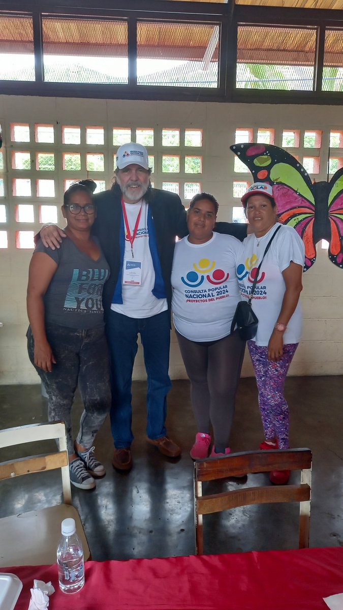 En el Consejo Comunal Las Minas, en Guárico, con las compañeras Aida Mena, Yusmely Ceballos y Heckatina Sánchez. La presencia de la mujer venezolana en este proceso es decisiva. #ConsultaPopularNacional2024
