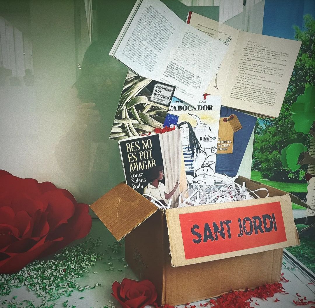 bibliotequeSBOI's tweet photo. Ja estem preparant SANT JORDI 🌹🐉
A l'Aparador de la #biblioJRB us donem a conèixer autors locals que presenten llibre i signen el dia de Sant Jordi a la carpa de l' @ajsantboi i també els llibres guanyadors del #PremisDelta
#agendaSB #culturaSB #SantJordi24 #SantBoi #llibres https://t.co/HHQoiL8Tig