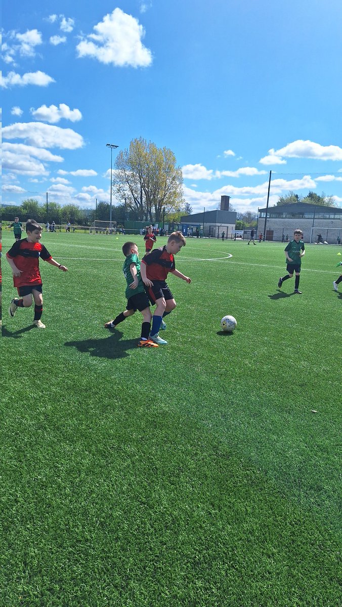 Our @mastergeehafc u10s travelled @CastleislandA today for u10s blitz. Glorious sunshine, ☀️🌡🔥 Great to see over 7️⃣0️⃣ players involved today. This blitz was organised between coaches, non-competitive 7 a side of fun football. Looking forward to return leg #grassroots