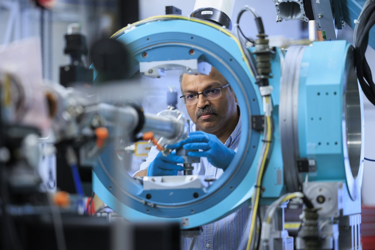 CanadianLightSource tweet media