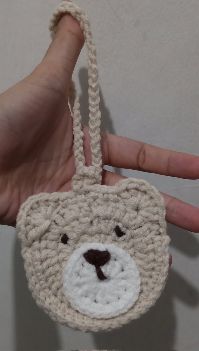 Cek ombak! 🧡🦊
What if 

Aku bakal jual pouch earphone ini di tds 3 gbk tgl 18 nanti, ada yg tertarik gak? 
Rencananya sih bakal ada bbrp bentuk untuk pouch ini

#lilfoxin #thedreamshow3 in jakarta