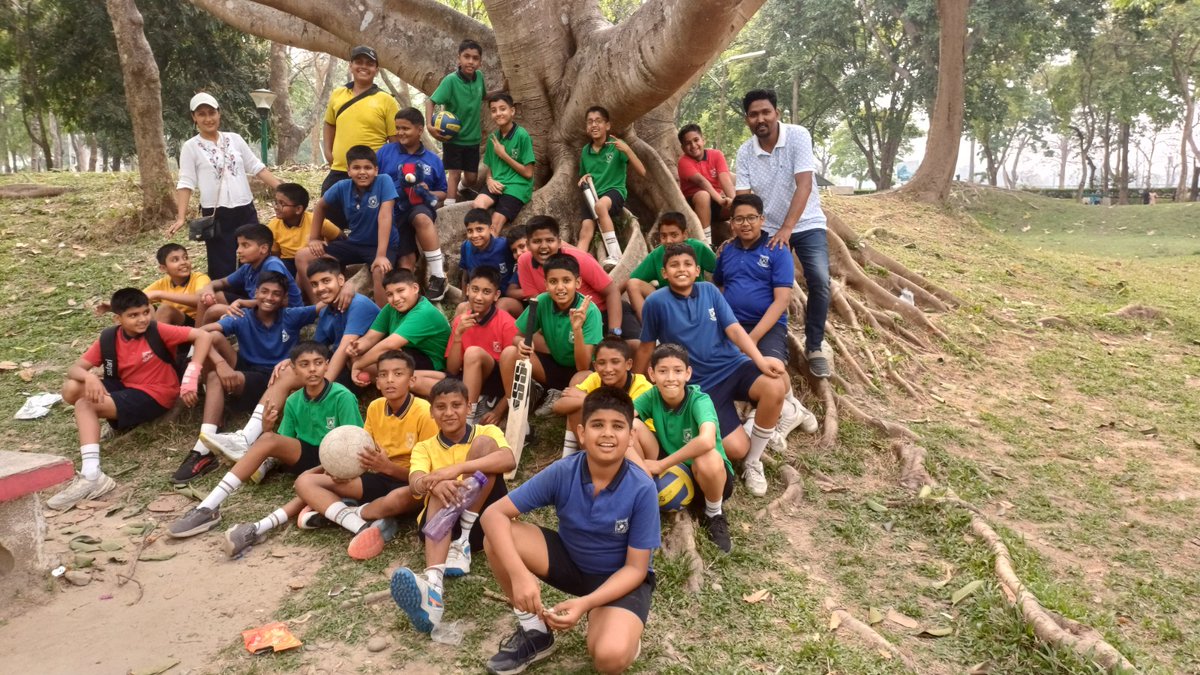 ShSsiliguri's tweet photo. Picnics and Outings are an integral part of the School Programme in Sacred Heart School. On Sunday, 7th April, the Grade 6 boys enjoyed a picnic with their class teachers. 🧺🌳👬🚌🍔🌞#SacredHeartSchool #Siliguri! #Darjeeling #Siliguri https://t.co/ShxWPYuGy3