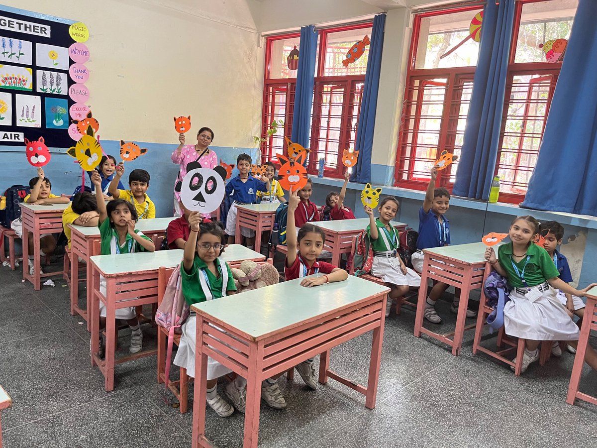 PublicAhlcon's tweet photo. #FOUNDATIONALSTAGE
#BAGLESSDAY
Bagless days foster interactive, enjoyable learning through play and experimentation.
#MASKMAKINGINPROGRESS
#Class2B #Class2D
@ashokkp @Ahlconpublic1 @MamthaSays @aarathik007 @seemasoniaps @GanguliKuhu https://t.co/b7PMg4LZuF